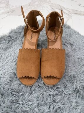 comfortview Tan Scalloped Open-Toe Ankle Strap Heels